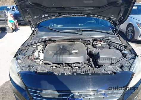 2016 Volvo S60 T6 Drive-E Platinum z USA, uszkodzony, nr VIN YV149MFM1G2397879